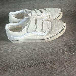 Woman’s 8.5 low top vans
